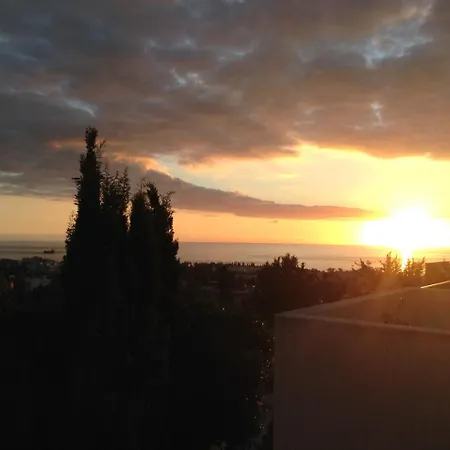 Pelagos Hill Apartmán *